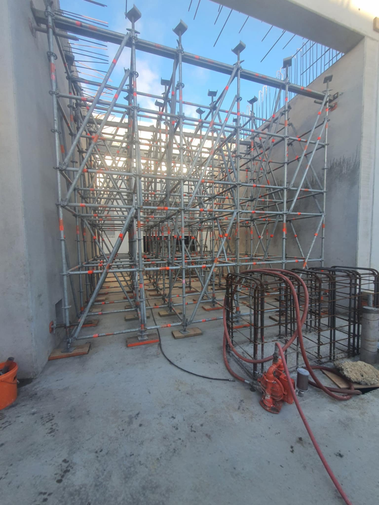 popping scaffolding koi scaffolding services